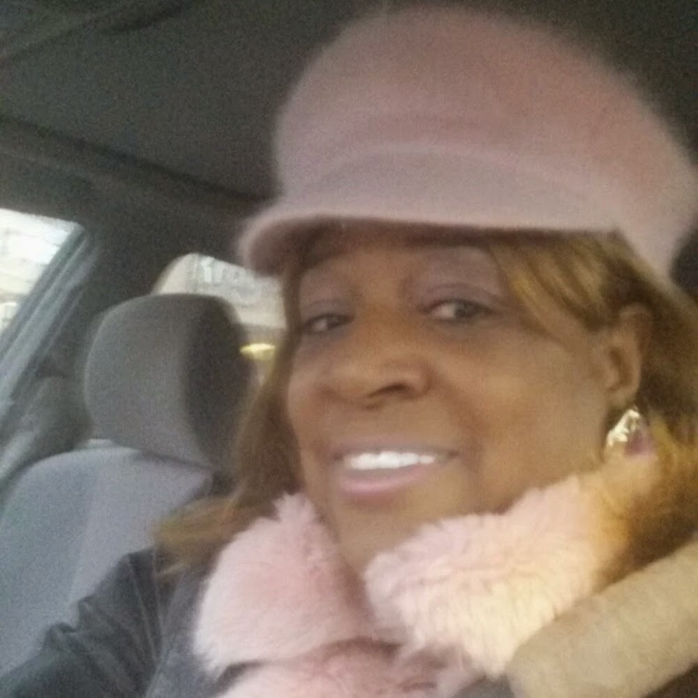 Meet your Posher, Larraine